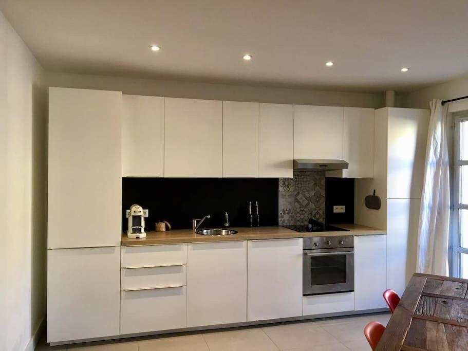 "Euzet" Joli Appartement A 2 Pas Du Centre Ville セット エクステリア 写真